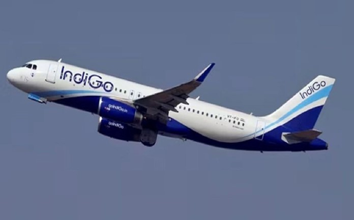 বোমা হামলার হুমকি: ইন্ডিগো ফ্লাইট জরুরি অবতরণ করল মুম্বাইয়ে